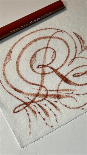 Brush Copperplate - R This is a typical R from the English Roundhand family of scripts. I love how the concentric circles relate to the 55 and the foot of the R. Little hatched acanthus additions are such a fun addition. Viva Kitchen Roll Zig Cambio @pascribe @kuretakejapan @kuretakezig_usa @kuretakezig_taiwan @kuretakezigmy @kuretakezig_singapore #pascribe #calligraphy #copperplate #brush | Paul Antonio Scribe