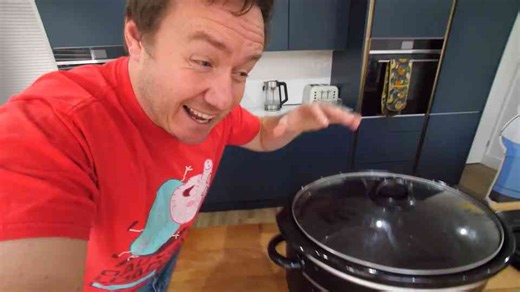 10 Hour vs 10 Minute Christmas Pudding - Fast vs Last Ep 2