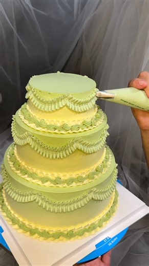 Zhoukou Huayi Cake Training is a Chinese cake artist and educator known for creating calm, satisfying cake-decorating videos. The focus is on clean technique, smooth frosting, precise piping and flawless finishes, where every movement feels controlled and intentional. Watching the process unfold is as rewarding as seeing the final cake, turning decoration into a visual rhythm of patience and skill. Artist: 周口华亿蛋糕收学员 / huayipeixun888 on Douyin #art #cakeart #decorating #satisfying #process | Arti