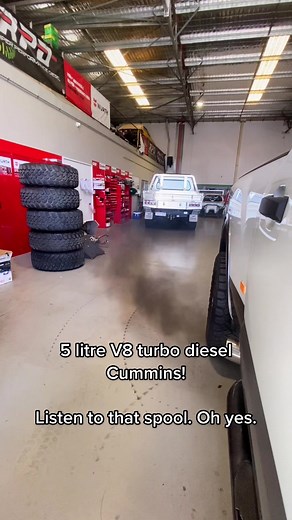 Powerful 5 Litre V8 Turbo Diesel Cummins Engine Sound
