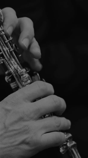 🎶✨ Ready for a family-friendly musical experience? Join the San Francisco Symphony for The Vince Guaraldi Peanuts Symphony! 🎹 Dive into the timeless melodies of Vince Guaraldi — brought to life through stunning arrangements by David Benoit— as we celebrate the Guaraldi renaissance and 75 years of Peanuts. 🎄 Featuring TWO WORLD PREMIERE arrangements: “Groovin’ Snoopy Medley” and “Good Sport Medley.” 🎟️ Half-off kids’ tickets! Bring the whole family and make it a memorable evening. | Lee Mende