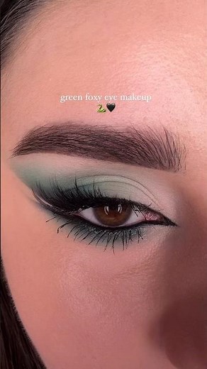 green eye makeup tutorial 🫶🏻🎀#shortvideo #makeup #makeuptutorial