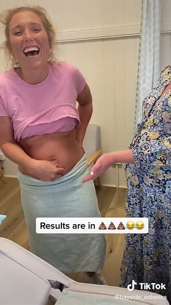 Baby bump or poop? 🤰🏼 or 💩? Let’s find out 😂 pregnancy constipation is reallllll! #colonic #colonhydrotherapy #babybump #pregnant #funnyvideos #detox #guthealth #poop #constipation #bloating