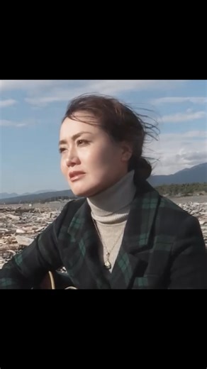 Mayuka｜singer•designer on Instagram: "昨年リリースした“ゆめのなか” アコースティックで歌ってみました。 同じ曲でも、 時間がたつと見える景色が変わる。 今の声、今の呼吸で、 もう一度、海の前から"