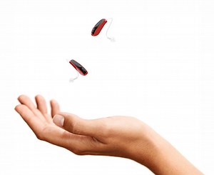 GN resound linx small hearing aid connects wirelessly to smart devices