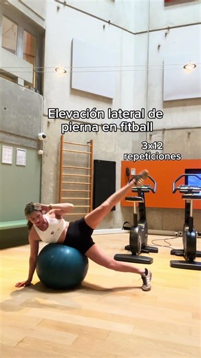 Rutina aplana tu abdomen en Fitball