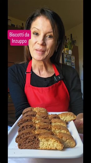 Rosaria Rinaldi on Instagram: "I biscotti da inzuppo sono dei biscotti friabili adatti ad essere inzuppati nel latte per rendere speciale la vostra colazione. Questa ricetta è ispirata al blog Cartolinedallamiacucina Ingredienti: 500g farina 00 200g zucchero 100g burro fuso 20g cacao amaro diluito con un cucchiaio di latte 8g ammoniaca per dolci, o lievito o cremor tartaro 1 pizzico di sale 4 uova buccia grattugiata di limone o arancia Preparazione: In un contenitore mescola la farina con lo zuc