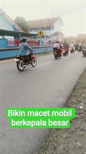 bikin macet mobil berkepala besar