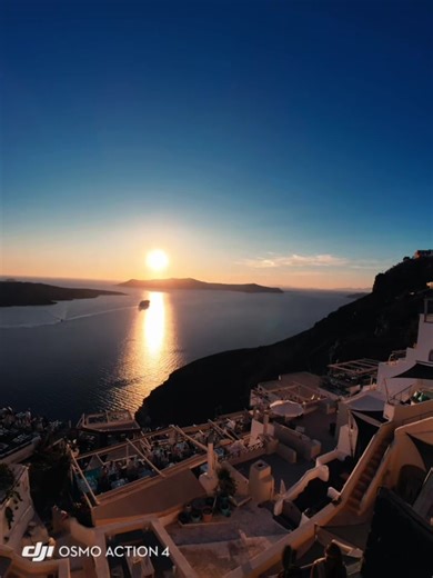 #SantoriniVibes #TravelSantorini #GreekIslandLife #SantoriniSunset #TikTokTravel My first vacation and sunset with my darling 🥰