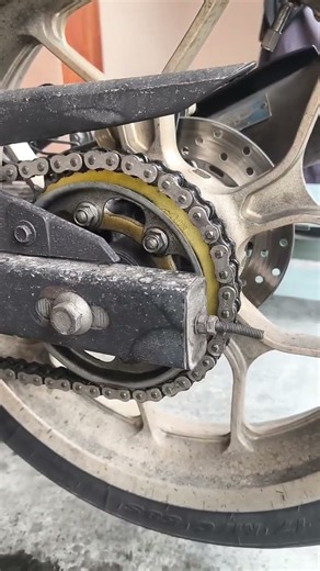 cara cuci rantai dan spray minyak rantai motor