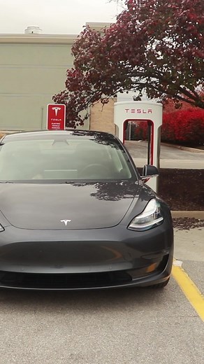 How Supercharging works in 30 seconds #Tesla #Supercharger #supercharging