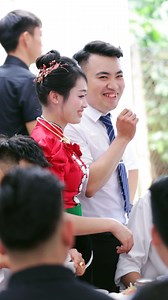 chú rể đangiu ghê chỉ biết nhìn cô dâu cười yt | Ca Van Duong