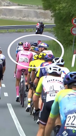 124K views · 1.8K reactions | Pellizzari’s drink gave Del Toro wings  The Maglia Rosa had a gulp from his rival’s bottle and later won Stage 17 of the Giro d’Italia. | Velon CC | Facebook