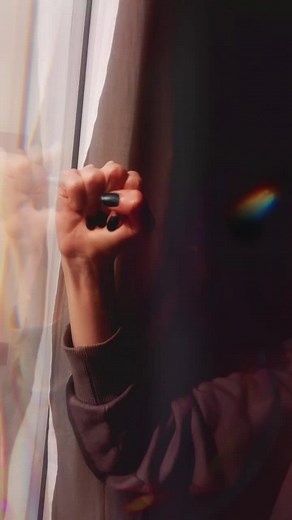 Blue-Tinted Hair Transformation: Style and Mood