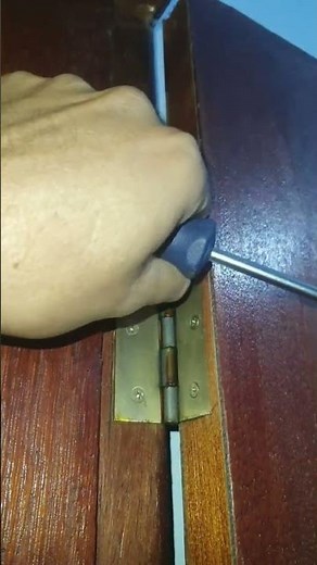 "How to Fix a Door That Won't Close Properly - Simple and Effective Solution!"