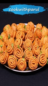 Cook with Parul (ChefParulGupta) on Instagram: "mathri or mathiya or mathari is a popular snack in north India and there Are many versions of making mathari. This recipe is for Punjabi style mathri which is flaky and is spiced with ajwain (carom seeds), kali mirch (black pepper), kasuri methi (dry fenugreek leaves) and jeera (cumin seeds). Many people like to have these spiced flour crackers with tea or as a snack. Once made in bulk you can store them in an airtight container and enjoy it for th