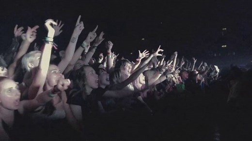 Paramore "Daydreaming" [OFFICIAL VIDEO]