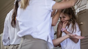 Harcèlement scolaire : le guide des parents pour aider leurs enfants à sortir de la violence - RTBF Actus