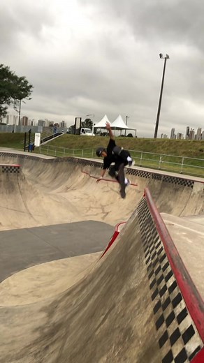 Bla 🩸 #skate #fyy #fyp #foryoupage #viral #fy #foryou