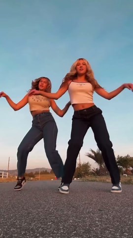 Catch These Sisters Dancing To The Latest Trend