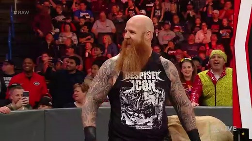 Erick Rowan’s mysterious cage spews strange red liquid: Raw, Jan. 6, 2020