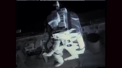 Sergio Sacani | 👨‍🚀💨 O dia em que um ser humano voou sozinho no espaço. Em 7 de fevereiro de 1984, durante a missão STS-41B do ônibus espacial Challenger,... | Instagram