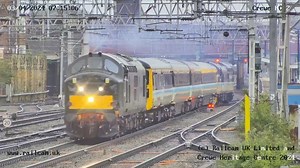 🚜Flopsie & Loch Awe raising the roof... Locomotive Services Group #Class37 D6851 'Flopsie' & 37409 'Loch Awe' storm away from Crewe with a short 'ScotRail push-pull' set bound for #Scotland ℹ️ 5Z37 #Crewe H.S. to #FortWilliam 🗒️ https://tinyurl.com/ykynejxc 🎦 #Crewe Crewe Heritage Centre 📅 03/04/24 | Railcam