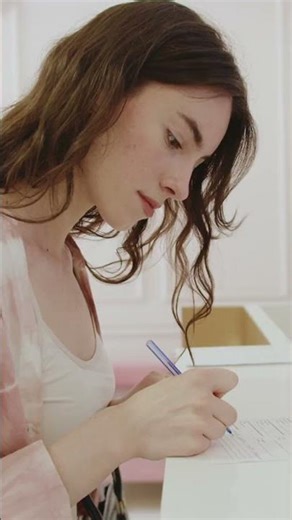 Create CVs Recruiters Can't Resist with AI