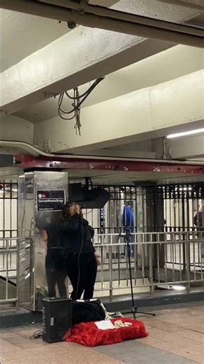 Street Buskers at The M.T.A. N.Y.C. Metro Subway.. 🎙🎶 🇺🇲 🗽