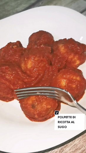 POLPETTE DI RICOTTA AL SUGO Seguimi anche su Ig: lericettediserenella #polpette #ricotta #polpettediricotta #sugo #passatadipomodoro #pomodoro #ricette #ricetta #food #cosebuone #cosebuonedamangiare #perte #neiperte #fyp #virale #andiamoneiperte #imparacontiktok #foryou