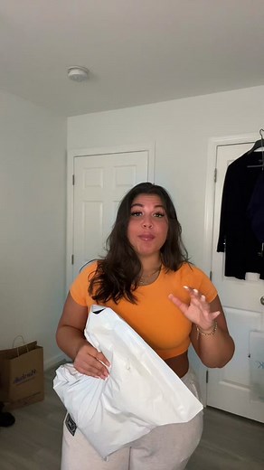 American eagle really did that! @americaneagle #curvytiktok #fyp #flarejeans