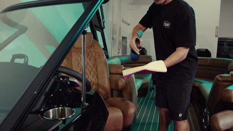 Meguiar's Marine & RV Hybrid Ceramic All Surface Sealant - Premium Fiberglass and Gel Coat Sealant that Boosts Gloss, Beading & Protection from UV Damage - Easy to Apply and Wipe Off – 32 Oz Spray