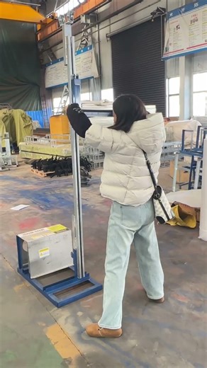 Small concrete loading and lifting machine