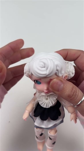 LAURA BLACK AND WHITE SPECTRUM - Apro la blind box grande comprata da Heikos #blindboxopening