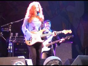 Bonnie Raitt - Real Man, Glastonbury 2004.wmv filmed © by Andy E Rae