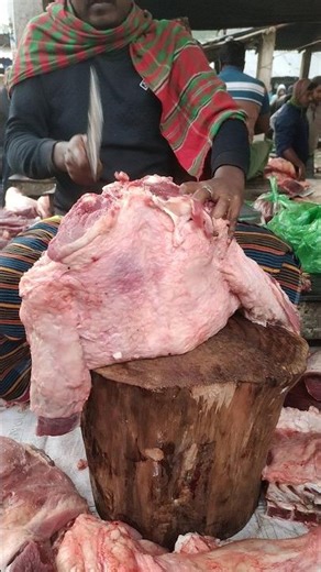 The solid meat of the sablefish is tempting to eat.#meatcuttingskill #meatmarket #meatlovers #meat