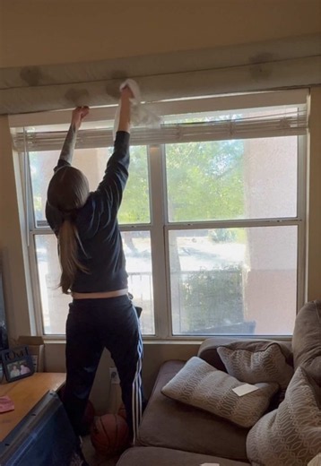 How to Deep Clean Blinds: Easy Satisfying Cleaning Trick