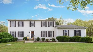 Updated center-hall Colonial in Hampton Borough