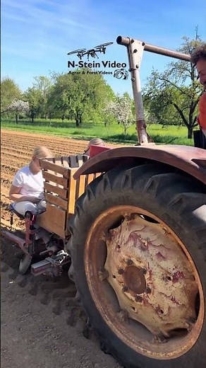 IHC 423 McCormick im Einsatz 🚜 | Rau Kombi Kartoffelsteckmaschine bei der Arbeit!