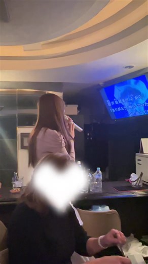 スナックでカラオケ挑戦！鼻声で楽しく歌う🎤