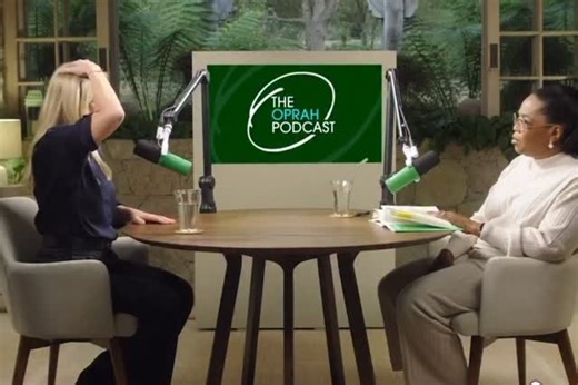 What if I told you… Vocal tension isn’t a technique problem — it’s a nervous-system state. 🧠🎶 Your vocal cords aren’t just sound-makers (the source) — they’re wired directly to the vagus nerve, as @melrobbins explains on @oprahpodcast—the main pathway of calm in the body. When anxiety hits: • Jaw tightens • Tongue pulls back • Neck braces • Breath goes shallow • Sound forces This isn’t bad technique — it’s a fight-or-flight response. Singing should gently stimulates the vagus nerve through vib