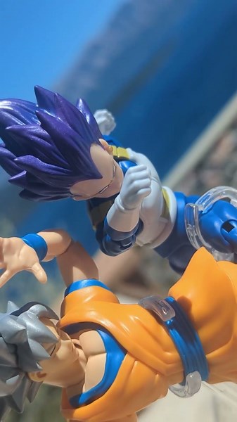 Vacation Posing! #actionfigure #shfiguarts #amazingyamaguchi #marvellegends #batman #dragonballsuper