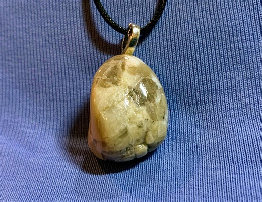 Quartz and Quartzite Beach Stone Pendant - Etsy