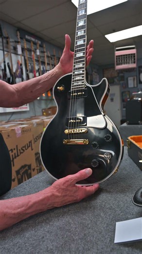 All black. Gold parts. P-90s that absolutely RIP 🔥🎸