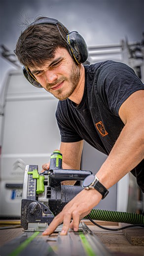 Les plus belles marques savent que si elles existent, c’est grâce à leurs clients. Les meilleures, n’hésitent pas à leur donner la parole. Ca fait 5 ans que je travaille avec le logiciel Axonaut et autant te dire que j’en suis fan. Lorsqu’ils m’ont proposé d’aller à la rencontre de leurs autres clients, ça m’a semblé être une évidence. Je connais le produit, eux aussi. C’était l’occasion idéale pour en parler. Grâce à eux, j’ai fait la connaissance de Beppo Menuiserie à Toulouse. J’ai rencontré 