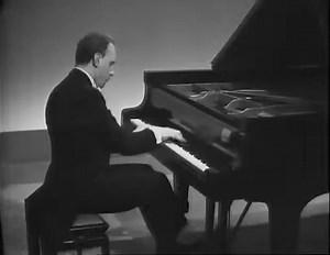 Exquisite feeling of pianistic sound! Chopin - Mazurka, Op. 68, n. 2 - Arturo Benedetti Michelangeli | History of Music