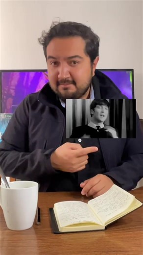 ¿Cómo una banda pasa de escribir canciones con 3 acordes a cambiar para siempre la historia de la música? En solo 7 años, The Beatles evolucionaron del pop más simple a obras que redefinieron cómo se compone, se graba y se siente la música. Esto no es nostalgia. Es una lección para cualquier creador. 🎶👇 Guárdalo si haces música, arte o contenido. #TheBeatles #HistoriaDeLaMusica #AnalisisMusical #Compositores #detrasdelbeat