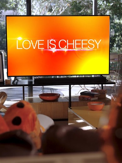 There's cheese in the air 🧡#ChesterCheetahOnDND #loveisblindsa