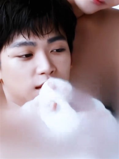 Tian, ​​it seems like Ziyu is signaling you to propose to her soon😆🤣 Ziyu is very adorable when he is with Tian and wants to be spoiled🫶🏻🫠 ------- sepertinya ziyu kasih kode ke tian untuk meresmikan hubungan mereka dengan meminta memasangkan cincin💛💙🌝🌚 #tianxuning #ziyu #tianziyu #foryou #fyp