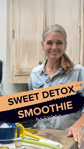 This refreshing Sweet Detox Smoothie is the perfect way to nourish your body and reset from the inside out! 💚 Packed with antioxidants and gut-loving ingredients, this smoothie helps boost immunity, reduce inflammation, and support digestion naturally. 👇Here’s the recipe!👇 Ingredients (Makes 1 serving): ✔️ 1/2 cup frozen or fresh pineapple chunks ✔️ 1 handful spinach ✔️ 1 celery stalk, cut in half ✔️ Juice from 1/2 lemon ✔️ 1 tsp ginger ✔️ 1/4 cup orange juice ✔️ 1 tsp honey or agave (optiona